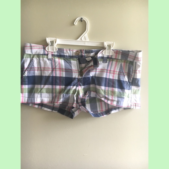 NWOT Plaid Hollister Short-Shorts - Picture 2 of 3
